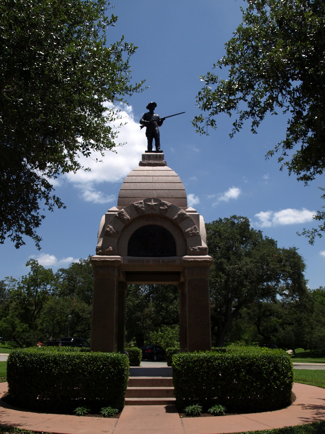 Alamo Monument to the Defenders
